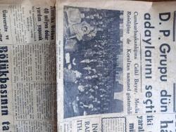 Cumhuriyet Gazetesi - 1 Kasım 1957 - Büyük Millet Meclisi Bugün Açılıyor -  Kastamonu'da Müessif Hadiseler Cereyan Etti - İki CHP'li Vatandaş Tabanca Kurşunu İle Yaralandı - Demokrat Parti Grubu Dün Adaylarını Seçti - Cumhurbaşkanlığına Celal Bayar Meclis Reisliğine De Refik Koraltan Manşet Gösterildi - Devlet Bakanı Emin Kalafatın Dünkü Basın Konferansı Fotoğraf - İsmet İnönü Radyoyu İtham Etti - Osman Bölükbaşının Tahliye Talebi Dün Reddedildi - Ankara Belediye Başkanı Orhan Eren'e İşten El Çektirildi - Kıbrıs'ta Tedhişçiler Bir Rumu Yaraladı - Yorulan Mankenler Fotoğrafı - 20 Liraya Bir Yahudi Nakleden M. Kenan Kan Yazı Dizisi - Suriye Birleşmiş Milletlerde Yeni Güçlükler Çıkarıyor - NATO Toplantısı Yazan Ömer Sami Coşar - İşin Temeli Sakat Yazan Burhan Felek - Film Yıldızı Gülderen Ece Puro Tuvalet Sabunu Kullanıyor - İngiliz Hükümeti Hidrojen Bombasıyla Harbin Ne Demek Olduğunu Açıkladı - İstanbul Belediyesi Şehir Tiyatroları Dram Kısmında Kahvehane Piyesi - Tekseçici Eşfak Aykaç