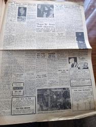 Cumhuriyet Gazetesi - 1 Kasım 1957 - Büyük Millet Meclisi Bugün Açılıyor -  Kastamonu'da Müessif Hadiseler Cereyan Etti - İki CHP'li Vatandaş Tabanca Kurşunu İle Yaralandı - Demokrat Parti Grubu Dün Adaylarını Seçti - Cumhurbaşkanlığına Celal Bayar Meclis Reisliğine De Refik Koraltan Manşet Gösterildi - Devlet Bakanı Emin Kalafatın Dünkü Basın Konferansı Fotoğraf - İsmet İnönü Radyoyu İtham Etti - Osman Bölükbaşının Tahliye Talebi Dün Reddedildi - Ankara Belediye Başkanı Orhan Eren'e İşten El Çektirildi - Kıbrıs'ta Tedhişçiler Bir Rumu Yaraladı - Yorulan Mankenler Fotoğrafı - 20 Liraya Bir Yahudi Nakleden M. Kenan Kan Yazı Dizisi - Suriye Birleşmiş Milletlerde Yeni Güçlükler Çıkarıyor - NATO Toplantısı Yazan Ömer Sami Coşar - İşin Temeli Sakat Yazan Burhan Felek - Film Yıldızı Gülderen Ece Puro Tuvalet Sabunu Kullanıyor - İngiliz Hükümeti Hidrojen Bombasıyla Harbin Ne Demek Olduğunu Açıkladı - İstanbul Belediyesi Şehir Tiyatroları Dram Kısmında Kahvehane Piyesi - Tekseçici Eşfak Aykaç