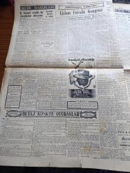 Cumhuriyet Gazetesi - 3 Ekim 1953 - Türk Fransız Dostluğu Ve İttifakı Cumhuriyet Başmakale - Fransız Başbakanı Laniel İle Müzakereler - Cumhurbaşkanı Celal Bayar Fransız Başbakanını Kabul Etti Fotoğraf - Mavi Kuvvetleri Dün Çorluyu İşgal Etti Fotoğraf - Amerika Rusya Paktı Mı - Harika Su Partisi Unvanını Kazanan Florence Chadwick Boğazda Yüzerken Fotoğrafı - Harika Çocuk İdil Biret Fotoğrafı - Necmettin Sadak'ın Cenazesi Dün Törenle Defnedildi Fotoğrafı - Lizbon Cerrahi Kongresi Yazan Ordinaryüs Profesör Doktor Kazım İsmail Gürkan - Beyaz Köşkte Oturanlar Yazan Rikkat Köknar Yazı Dizisi - Kore'deki Tarafsızlar Yazan Ömer Sami Coşar - Esnafın Öğle Tatili Yazan Burhan Felek Köşe Yazısı - Artist Esther Williams'ın Bir Kız Çocuğu Oldu - Fenerbahçe Takımı Bugün İngiltere'ye Gidiyor - İstanbul Ankara Radyosu Programı - Haçlı Seferi Filmi Bugün Saray Ve Tan Sinemasında - Resimli Roman Bolo Paşa Vakası Yazan Pierre Gordeaux - 3 Saatte Kurulan 50 Bin Parçalı Hastane - Steyr Otobüs