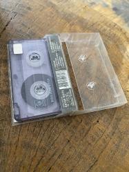 HÜLYA AVŞAR - HAYAT BÖYLE - KASET