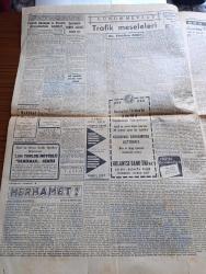 Cumhuriyet Gazetesi - 9 Kasım 1954 - Nasıl Yapsak Yazan Nadir Nadi Başmakale - Ankara'da Yapılacak Askeri Görüşmeler - Amerika Genelkurmay Başkanı Ve Bahriye Nazırı İle Amiral Mountbatten Geliyorlar - Malenkov'un Amerikan Milletine Bir Mesajı - Demokrat Parti Muhtar Seçimini Yüzde 80 Ekseriyetle Kazandı - Rus Avcıları Bir Amerikan Uçağını Düşürdüler - Kanadadan 59 Jet Uçağı Alacağız - 26 Harp Gemisi 100 Bin Dolara Satılıyor - Yarın Büyük Atatürk'ü Kaybettiğimiz Karagün - İstanbul'da 16992 Motorlu Vasıta Var - Şehir Meseleleri Yazan Burhan Felek Köşe Yazısı - Reşid Paşa'nın Heykelinin Dikilmesi İçin Bir Takrir - Artist Silvano Mangano Geliyor - Türkiye Mısır Milli Maçı - 57 Kilo Serbest Güreş Şampiyonu Mustafa Dağıstanlı Askerliğini Bitirdi - Şehir Tiyatrosu Dram Kısmında Beyaz Güvercin - Şen Ses Tiyatrosunda Fındık Kurdu Opereti - Korsanlar Adası Filmi Lale Ve Elhamra Sinemasında - Zoraki Diplomat Yazan Yakup Kadri Karaosmanoğlu Yazı Dizisi - Meşhur Aktör Marlon Brando'nun Sevdiği Kız