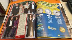 ŞAMDAN PLUS DER GİSİ - 13 HAZİRAN 2012 -   AHU AYSAL - ALİ ŞEN - GAYA GÜLDEMİR - ALPAY BAŞARAN - MİNE KALPAKÇIOĞLU - ELİF EDES TAPAN - NURETTİN HASMAN - BUSE TERİM - RALF TEZMAN - FERYAL GÜLMAN - CELAL ÇAPA - ŞEBNEM ÇAPA - VAROL KAYNAR - EMRE KAYNAR - PELİN AKAD - NESRİN ESİRTGEN - AHMET ESİRTGEN - GÖKÇEN KAHRAMAN - METE GÜLDAMLASI - ASLI GÜLER - REBEKKA ÇETİN - SİNAN ÇETİN - CEMO ÇETİN - TESS ÇETİN - SÜLEYMAN TOPLUSOY - İPEK TOPLUSOY - SUZAN TOPLUSOY - TURGUT TOPLUSOY - SİNAN GÜRELİ - AYDA ELGİZ - ŞADİ ÇOKLAR - CANDA ELGİZ - MERVE YÜCE ALPAN - NİHAN ARTAN - SİNAN YIRCALI - YOSUN GÜRELİ - RIADH HABBOSUH - HÜSEYİN AVNİ MUTLU - HÜSEYİN ÇAPKIN - KADİR TOPBAŞ - KENAN DOĞULU - DJ BARTUĞ - MELİH TÜRK - FERAYE ÇİLİNGİROĞLU - KAYA ÇİLİNGİROĞLU - HANDAN GÖHÜŞ - SİTARE AKDİLEK - MURAT AKDİLEK - MELİS MURATHANOĞLU - ÖZDEM GÜRSEL - TİLDA TEZMAN - RALF TEZMAN - SANEM TEZMAN - EMİR TEZMAN    - 530 SAYFA