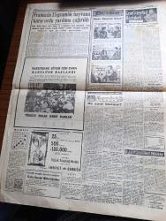 Cumhuriyet Gazetesi - 3 Eylül 1957 - Fevzi Lütfi Karaosmanoğlu Bu İktidar Değişmelidir Dedi - Meclisin Dünkü İçtimai 1 Saat 20 Dakika Sürdü - Yunanistan'ın Ankara Büyükelçisi George Pesmazoğlu Geldi Fotoğraf - Venedik Film Festivali - Dün Afgan Kralı Şerefine Askerî Bir Tatbikat Yapıldı - İstimlak İşlerinde Yolsuzluk İddiaları - Cumhuriyet Venedik Film Festivalinde Röportajı Yapan Selmi Andak - Turist Seyahat Anonim Şirketi Kuruldu - Osmanlı Bankası - Rock And Roll'den Sonra Mahkemeye - Mühürleri Alınan Muhtarlar - Emekli Sandığının Niyetleri Yazan Burhan Felek Köşe Yazısı - Ankara İstanbul Radyosu Programı - Kıbrıs Türklerinin Matem Günü İsmail Beyoğlu'nun Cenazesi - Vefa Ve Beşiktaş Dün Akşam Kampa Girdiler - Dün İstanbul Tenis Şampiyonası Başladı - Karagümrük Beylerbeyi Maçı - Türkiye Romanya Basketbol Maçı Fotoğraf - Piyale Makarna - Selmer Çocuk Bisikletleri