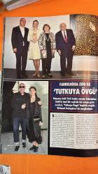 HELLO! DERGİSİ - 26 EYLÜL - 2 EKİM 2018 - MELISSA VON FABER-CASTELL – CHARLES VON FABER-CASTELL – BALÇİÇEK İLTER – ECE ŞERMET – KIVILCIM PINAR KOCABIYIK – DEFNE KOCABIYIK – CARLO BERNARDINI – MICHEL COMTE – AYAKO COMTE – CEREN ERDEM – ADILA LAIDI-HANIEH – PRENSES MAJDA RA’AD – PRENS RA’AD BIN ZEID – TUĞÇE PEKSAYAR – NASTASSIA COŞKUNSEVEN – HACI SABANCI – ZEYNEP NAZLI KAYI – EDA TAŞPINAR – CB HOYO – ARZU KUNT – CAROLINA ALDROVANDI – SERHAT TUNCAY – ŞERİFE AKSOY – ŞAH YAYCI – PINAR MARO – HEDİYE GÜRAL GÜR – KORAY TÜRKMEN – TİJEN ÜÇDAM – FATMA OKAN – ALP YALÇIN – AHMET AKIN – ELVAN OMAY - MIKA-DER 10. YIL KUTLAMASI – MİLANO MODA HAFTASI & PARİS ÖNCESİ SON DURAK – CONTEMPORARY İSTANBUL’DA 13. BULUŞMA – MELISSA & CHARLES VON FABER-CASTELL İLE ÖZEL RÖPORTAJ – 38°30° ÇİFTLİĞİ’NDEN YEREL LEZZETLER – FAHRELNİSSA ZEID’İN “TUTKUYA ÖVGÜ” SERGİSİ - 130 SAYFA