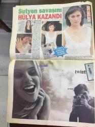 HAFTA SONU GAZETESİ, 20 EKİM 1999 - SİBEL TURNAGÖL & KEREM ALIŞIK, 2. NİKAH PAZARLIĞI - SALİH KEÇECİ - HAKAN ALTUN & NADİDE SULTAN - SİBEL, FATO'YU ÇILDIRTTI, SİBEL CAN, FATMA GİRİK - SERDAR ORTAÇ, EBRU ŞANCI - BURCU GÜRŞEN, ZİYA KÜRKÜT - EBRU ŞALLI - ASUMAN KRAUSE, KUTAY KAPUSUZ, ÇAĞLA ŞİKEL, BOZOK GÖREN - OZAN ORHON - AYSUN ERKUL - CİHAN DOĞAN -RÖPORTAJI - AHMET GÜNAY - RİTA FİNK - GÜLER SABANCI, DİLEK SABANCI, TÜRKAN SABANCI - MÜZİ KARAATA - ŞEYHMUZ TATLICI - ÖZLEM ÖNAL, ÖNAL TAŞKENT, ATİLLA-VALERİ - FUNDA KARACA - FÜSUN ACUN - ERTUĞRUL ÖZKÖK - SUAT EKİZ, BORA ENGİN - AYHAN IŞIK - SADRİ ALIŞIK - GÜLBEN ERGEN - CENK EREN - CEM YILMAZ - BROOKE SHİELDS - AL BANO, ROMINA POWER - AJDA PEKKAN, EBRU GÜNDEŞ - SOPHIA LOREN - SUTYEN SAVAŞINI HÜLYA AVŞAR KAZANDI - (20 SAYFA EKSİKSİZ)
