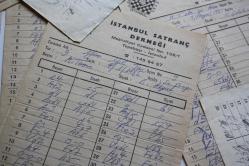 SATRANÇ DÜNYA ŞAMPİYONUN TUTTUGU NOTLAR DETAYLAR RESIMLERDE (DELİKLİ RAF KUTU