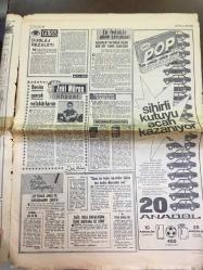 HAFTA SONU GAZETESİ, 29 MAYIS 1969 - SELDA ALKOR ADANA'DA HADİSELERE SEBEP OLDU - LİLİ İVANOVA GECEDE 12 BİN LİRA ALACAK - NİLÜFER AYDAN 3. EVLİLİĞİ - TÜRKAN ŞORAY, RÜÇHAN ADLI İLE 15 GÜNDÜR AYRI YAŞIYOR - AJDA PEKKAN 3 YIL SONRA AYHAN IŞIK'LA FİLM ÇEVİRİYOR - ZEKİ MÜREN KÖŞESİ - DUBLAJ REZALETİ - ROGER VADİM - ÖMER ŞERİF TÜRKİYE'NİN ALEYHİNE FİLM ÇEVİRİYOR - ALAIN DELON'UN YENİ AŞKI MIREILLE DARC - AYHAN IŞIK ''RİYA ve YALANDAN HİÇ HOŞLANMAM'' DİYOR - TEOMAN ALPAY MAHKEMEYE VERİLDİ - SEVGİ ENGİN - AYLA GÜRSES, FİLİZ SEYHAN, MUALLA GÖKÇAY - ZÜMRÜT BULGARİSTAN'DA - SEZEN CUMHUR ÖNAL BİR YILDA 85 ADET ŞARKI SÖZÜ YAZDI - CLIFF RICHARD - SERKEŞ ARTİSTLERE POLİS DAVA AÇTI - EMEL SAYIN - SAFİYE AYLA - MİNE MUTLU - TANJU OKAN - FATMA GİRİK - SANATÇILARDA ŞİMDİ DE KÖPEK MERAKI BAŞLADI - CELAL ŞAHİN - GÜLGÜN ERDEM - FERİDUN ÇÖLGEÇEN ADANALI GENÇ BİR DULLA EVLENECEK  - 8 SAYFA