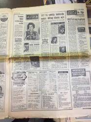 HAFTA SONU GAZETESİ, 29 MAYIS 1969 - SELDA ALKOR ADANA'DA HADİSELERE SEBEP OLDU - LİLİ İVANOVA GECEDE 12 BİN LİRA ALACAK - NİLÜFER AYDAN 3. EVLİLİĞİ - TÜRKAN ŞORAY, RÜÇHAN ADLI İLE 15 GÜNDÜR AYRI YAŞIYOR - AJDA PEKKAN 3 YIL SONRA AYHAN IŞIK'LA FİLM ÇEVİRİYOR - ZEKİ MÜREN KÖŞESİ - DUBLAJ REZALETİ - ROGER VADİM - ÖMER ŞERİF TÜRKİYE'NİN ALEYHİNE FİLM ÇEVİRİYOR - ALAIN DELON'UN YENİ AŞKI MIREILLE DARC - AYHAN IŞIK ''RİYA ve YALANDAN HİÇ HOŞLANMAM'' DİYOR - TEOMAN ALPAY MAHKEMEYE VERİLDİ - SEVGİ ENGİN - AYLA GÜRSES, FİLİZ SEYHAN, MUALLA GÖKÇAY - ZÜMRÜT BULGARİSTAN'DA - SEZEN CUMHUR ÖNAL BİR YILDA 85 ADET ŞARKI SÖZÜ YAZDI - CLIFF RICHARD - SERKEŞ ARTİSTLERE POLİS DAVA AÇTI - EMEL SAYIN - SAFİYE AYLA - MİNE MUTLU - TANJU OKAN - FATMA GİRİK - SANATÇILARDA ŞİMDİ DE KÖPEK MERAKI BAŞLADI - CELAL ŞAHİN - GÜLGÜN ERDEM - FERİDUN ÇÖLGEÇEN ADANALI GENÇ BİR DULLA EVLENECEK  - 8 SAYFA