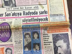 HAFTA SONU GAZETESİ, 2 MAYIS 1968 - ( İÇ SAYFALAR YOK, TOPLAM 4 SAYFA) - TRT YENİ BİR KARAR ALDI, HER SANATÇIYA SAHNEDE ŞARKI SÖYLETİLMEYECEK - AYTEN ALPMAN, RÜÇHAN ÇAMAY, ERTAN ANAPA - TÜRK MÜZİĞİ BESTECİLERİ SENDİKA KURUYOR, YILDIRIM GÜRSES, AYHAN ÖZIŞIK - SELMA GÜNERİ'NİN 6 ŞARKISI REDDEDİLDİ - BERKANT - MENDERES İÇİN AYHAN AYDAN PLAK YAPACAK - YILMAZ GÜNEY NEBAHAT ÇEHRE'Yİ TEKRAR ANNESİNDEN İSTEYECEK - CEM KARACA ve APAŞLAR MÜZİKAL FİLM ÇEVİRİYOR - COŞKUN PLAK, ANTENLER - NESRİN SİPAHI'YE BİR AÇIK MEKTUP - HÜLYA KOÇYİĞİT & SELİM SOYDAN - SİYASAL BİLGİLERDEKİ PARTİYİ POLİS KORUDU - NURİ SESİGÜZEL'İN HEYKELİ DİKİLECEK - ALTAN KARINDAŞ