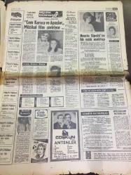 HAFTA SONU GAZETESİ, 2 MAYIS 1968 - ( İÇ SAYFALAR YOK, TOPLAM 4 SAYFA) - TRT YENİ BİR KARAR ALDI, HER SANATÇIYA SAHNEDE ŞARKI SÖYLETİLMEYECEK - AYTEN ALPMAN, RÜÇHAN ÇAMAY, ERTAN ANAPA - TÜRK MÜZİĞİ BESTECİLERİ SENDİKA KURUYOR, YILDIRIM GÜRSES, AYHAN ÖZIŞIK - SELMA GÜNERİ'NİN 6 ŞARKISI REDDEDİLDİ - BERKANT - MENDERES İÇİN AYHAN AYDAN PLAK YAPACAK - YILMAZ GÜNEY NEBAHAT ÇEHRE'Yİ TEKRAR ANNESİNDEN İSTEYECEK - CEM KARACA ve APAŞLAR MÜZİKAL FİLM ÇEVİRİYOR - COŞKUN PLAK, ANTENLER - NESRİN SİPAHI'YE BİR AÇIK MEKTUP - HÜLYA KOÇYİĞİT & SELİM SOYDAN - SİYASAL BİLGİLERDEKİ PARTİYİ POLİS KORUDU - NURİ SESİGÜZEL'İN HEYKELİ DİKİLECEK - ALTAN KARINDAŞ