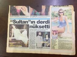 GAZETE KÜPÜRÜ - 40 x 28 cm EBADINDA - HAYRİ ŞAHİN, ''KURBAN OLDUĞUM'' ALBÜM REKLAMI - SULTAN'IN DERDİ NÜKSETTİ, TÜRKAN ŞORAY & CİHAN ÜNAL