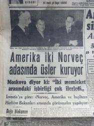 Cumhuriyet Gazetesi - 28 Mart 1948 - Doğu Blokunun Zat Noktaları Cumhuriyet Başmakale - Amerika İki Norveç Adasında Üsler Kuruyor - Amerika'nın Avrupa'yı Silahlandırma Kararı - Şehrimizdeki Amerikalılara Göre Harp Olacaktır - Amerika'nın Bize Yeni Yardımları - 47 P. Tipindeki Amerikan Uçakları 10 Güne Kader Türkiye'ye Geliyor Fotoğraf - Şevket Adalan Maliye Bakanlığına Tayin Edildi - Goebbels'in Hatıraları Yazı Dizisi - Haftanın Şakaları Yazan Burhan Felek - Huzur Yazan Ahmet Hamdi Tanpınar Yazı Dizisi - Raman Dağında 10. Petrol Kuyusu Açıldı - İllüzyonist Fantezist Freddy Fah Taksim Belediye Gazinosunda - Perihan Altındağ Sözeri Ve Safiye Ayla Borsa Kıraathanesinde - Damga Filmi Başrolde Sezer Sezin Turhan Canan Can - Müzeyyen Senar Işıl Ve Zehra Bilir Beyoğlu Eski Novotni Oteli Altında Aile Saz Salonunda - Bugünkü Radyo Programı - General Electric Radyoları
