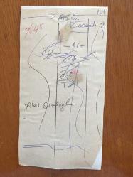SİNEMA, DİZİ ve TİYATRO SANATÇISI ALEV ORALOĞLU'NUN ORİJİNAL FOTOĞRAFI - 22 x 11 cm EBADINDA - ALEV ORALOĞLU AKŞAM ÇİMLERİN İÇİNDE KÖPEĞİYLE MUTLU ŞEKİLDE OYNARKEN ÇEKİLMİŞ ÇOK ÖZEL BİR KARE
