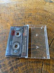 EMEL - HOVARDA - KASET