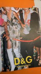 SOLE DERGİSİ - AĞUSTOS 2001 - ALİ KOÇ - NEVBAHAR DEMİRAĞ - RAİF DİNÇKÖK - ESRA TÜMEN - MERVE KURTTEPELİ - NICOLE KIDMAN - KAYA ÇİLİNGİROĞLU - HÜLYA AVŞAR - DEMET AKBAĞ - ZAFER ÇİKA - SELİM EDES - SEMRA EDES - MUSTAFA DERYAHAN - JALE YILMABAŞAR - RAHMİ KOÇ - VURAL GÖKÇAYLI - MERAL GÖKÇAYLI - ÇAĞLA ŞİKEL - CEM UZAN - AKIN ÖNGÖR - FATİH TERİM - FLAVIO BRIATORE - MATHILDE KRIM - LIZ TAYLOR - MONICA SELES - SHIRLEY BASSEY - MICK JAGGER - LIZ HURLEY - DAVID LEICHT - KOÇ AİLESİNDE EVLİLİK HAZIRLIĞI - GÖRÜCÜ USULÜ AŞK - KAYA HÜLYA’YI ALDATACAK MI - DEMET AKBAĞ VE ZAFER ÇİKA AYRILIĞI - CIVANGATE SKANDALI - RAHMİ KOÇ MÜZESİ AÇILIŞI - JALE YILMABAŞAR’DAN DUYGUSAL ANILAR - DEFİLEDE SANSÜRLÜ ELBİSE - BODRUM’DA TEKNE KÜLTÜRÜ - LÜKS VE KİŞİLİK YANSIMASI - AMFAR CANNES DIAMOND GECESİ - PODYUM VE YILDIZLAR - NICOLE KIDMAN’IN BİLİNMEYENLERİ - GARDEN LIFE MOBİLYA KAMPANYASI - BAHÇE DEKORASYONU VE STİL ÖNERİLERİ -  178 SAYFA