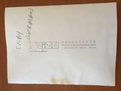 TÜLAY GERMAN'IN ORİJİNAL BÜYÜK BOY FOTOĞRAFI - 27 x 20 cm EBADINDA (AÇIKLAMAYI OKUYUNUZ) - TÜLAY GERMAN STÜDYODA MİKROFON BAŞINDA ŞARKI OKURKEN ÇEKİLMİŞ BİR KARE