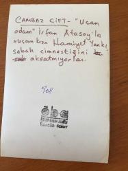 İRFAN ATASOY'UN ORİJİNAL FOTOĞRAFI- 18 x 12 cm EBADINDA - CAMBAZ ÇİFT. ''UÇAN ADAM'' İRFAN ATASOY EŞİ HAMİYET YANKI'YLA EVLERİNDE SABAH CİMNASTİĞİ YAPARKEN