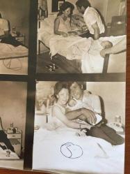 İRFAN ATASOY'UN ORİJİNAL FOTOĞRAFI - 18 x 12 cm EBADINDA - İRFAN ATASOY YENİ DOĞUM YAPAN EŞİ HAMİYET YANKI ATASOY ve BEBEKLERİ ZEYNEP ATASOY'LA ÇEKİLMİŞ 6 FARKLI KARE TEK FOTOĞRAF İÇİNDE, AĞUSTOS 1972