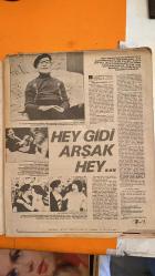 7 YEDİGÜN DERGİSİ - 5 EYLÜL 1977 - ARŞAK PALABIYIKYAN - ERIN FLEMING - CHARLIE CHAPLIN - ROBERT FAVRE LE BRET - LEONARD - ADOLPH - JULIUS - MILTON - HERBERT - MINNIE - AYHAN IŞIK - ATALAY AKÇALI - YILMAZ DAĞDEVİREN - GIRAY ELMALI  UNUTULMAZ ARŞAK - 3 AHBAP ÇAVUŞLAR - GROUCHO MARX - SESLİ SİNEMANIN DOĞUŞU - PARAMOUNT ANLAŞMASI - CANNES FİLM FESTİVALİ - SANAT VE EDEBİYAT NİŞANI - ÜÇÜNCÜ EKİPTEN KOMİSER OSMAN - AYHAN IŞIK BEYAZCAMDA - YERLİ POLİSİYE DİZİ DEVRİ - TRT’DE YENİ DÖNEM - TELEVİZYONDA YERLİ DİZİ ATAĞI -  BÜLENT ERSOY - ZEKİ MÜREN  ZEKİ MÜREN'İ TAKLİT ETMİYORUM - FUARIN SON ALTI GÜNÜ - İKİ AYRI EKOLÜZ - FOTOĞRAFLAR BÜLENT ERSOY'U TEKZİP EDİYOR - SAHNEDE KİMSEYİ TAKLİT ETMEDİM - ZEKİ MÜREN'İN İZİNDE YÜRÜMEDİM - FUARDA KARŞI GAZİNODA SAHNE - TV'DE 7 GÜN ARŞİVİ - 5 EYLÜL 1977 - FUAR ÖZEL SAYISI  - 41 SAYFA