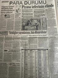 SABAH EKONOMİ GAZETESİ SABAH DOĞUM GÜNÜ GAZETESİ - 12 HAZİRAN 1992 - İnönü aldırmayınca, Demirel’e mektup yazdı-Nedim Özkan-2 bin devre mülk sahibine bayram zehir oldu-Kamış Yılmaz-Prim şampiyonları-Ersan İnan-ANAP Manukyan ile dövünebilir-Seyfettin Erhan-Koç’un başı çok şişecek-Nedim Özkan-Şeker Fabrikaları Cahit Aral’ın peşine düştü-İhsan Demir-Cahit Aral-Factoring firmaları kara liste oluşturdu-Tüpraş Genel Müdürü Işık özelleştirmeye karşı çıkıyor-Aylin Demir-Piyasa tefecinin elinde-Temmuz ayına kadar para sıkışıklığı olmaz-Meral Dizerkan-Tebliğler yayınlansın, faiz düşürülsün-Piyasada tonlarca bozuk para var-Türer Akşar-Dalan’dan kendi hükümetine eleştiri yağmuru-İşte Dalan’ın öneri paketi-Ali Rıza Kardüz-15 fonu iyi kullanan alkış alır-Ekonomide Kulis-Meral Tamer-Kımız “in” viski “out”-Polisan’da işlem tamam-Güler Sabancı-Hükümete ya rehavet ya da cesaret gelecek-Koç’ların düğünü için geriye sayma-Bizim Karaada Maldivler Adası’na rakip olacak-Şelale Kadak