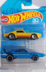 Hot Wheels - 50. Yıl, 2'li Araba Seti. Farklı Grafiklerle Çok Renkli Hot Wheels Model Araba Yer Almaktadır. Ürün Kodu/Seri No: FVN48-JA10. Model Yılı: 2017 Mattel (Endonezya'da üretilmiştir.) Ölçek: 1:64