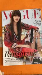 VOGUE DERGİSİ-  TEMMUZ 2017 – ALARA KOÇİBEY – ARZU SABANCI – BAŞAK DİZER – BURCU ESMERSOY – ESRA OFLAZ – NEBAHAT ÇEHRE – SEDA DOMANİÇ – CANAN – TOM ODELL – ŞİRİN EDİGER – CELINE DION – VERDA ALATON – AYŞEGÜL DEMİRHAN – JACKSON POLLOCK – WILLEM DE KOONING – ROBERT MOTHERWELL – ANDREAS KRONTHALER – PIET MONDRIAN – RAF SIMONS – CEDRIC CHARLIER – ROKSANDA – LAURA KIM – FERNANDO GARCIA – PETER COPPING – BRIE LARSON – LADY GAGA – SELENA GOMEZ – MARGOT ROBBIE – BERİL TÜRKMEN – SARA BELTRAN – ZEYNEP YAPAR – FRANCIS BACON – GEORGE KEBUR - MODADA BÜYÜK SEZON AÇILIŞI — EN VOGUE SANAT EĞLENCE SEÇKİSİ — İKİNCİ ŞANS — ANKA KUŞU’NDAN MESAJ VAR — ROMANTİK SERSERİ — YENİ FAVORİLER — BAŞLANGIÇ MENÜSÜ — SÜPER BABAANNE - YILIN EN VOGUE SAÇ KESİMİ — SEZONUN YILDIZ PARÇASI ELBİSELER — #PLAJDAVOGUE — #RENKLİYAZ — EKLEKTİK BOHEM — MARAKEŞ’TE MELANKOLİ - 194 SAYFA