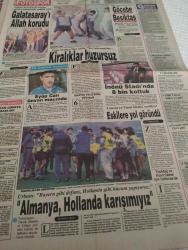FOTOSPOR GAZETESİ - DOĞUM GÜNÜ GAZETESİ-11 Ekim 1989-Ali Tanrıyar-Nurhan Tekinel-Ulvi Zaim-Metin Aşık-Mehmet Ali Yılmaz-Orhan-Sami Yen-Tınaz Tırpan-Nielsen-Cem Rıvırcık-İlyas Tüfekçi-Cengiz Kaptan-Mustafa Sarıipek-Ahmet Ravali-Gordon Milne-Alp Can-Eyüp Can-Tuncay-Vural-Kenan Erim-Rıdvan Dilmen-Kutsal Müjgan-Birol Nadir-Tanju Teçimer-Brian Clough-Kenny Dalglish-Gregor Foitek-Daniel Passarella-Federasyon inadından vazgeçsin-50 milyon prim-Nielsen hayatından memnun-F.Bahçe’de 10 yıl daha top oynarım-4.5 milyarlık hobi-Galatasaray’ı Allah korudu-Kiralıklar huzursuz-Göçebe Beşiktaş-Eyüp Can unvan maçında-İnönü Stadı’nda 8 bin koltuk-Eskilere yol göründü-Çirkin şeytanı güzelleştiren melek-İtalya 90’a çeyrek kala-Tikhonenko İspanya yolunda-Kenny Dalglish’in haftalığı 14 milyon-Dünya dönüyor-Burnu bile kanamadı-Passarella hesap verdi-Manchester United mahvoldu