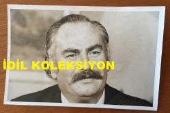 YEŞİLÇAM'IN USTA OYUNCUSU REHA YURDAKUL'UN ORİJİNAL FOTOĞRAFI - 18 x 12 cm EBADINDA - REHA YURDAKUL GÜLÜMSERKEN YAKINDAN ÇEKİLMİŞ BİR KARE