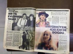 Ses Haftalık Aktüalite Sinema Tiyatro Müzik ve Gençlik Mecmuası Dergisi - 7 Şubat 1981 - ORHAN GENCEBAY & SEVİM EMRE RÖPORTAJI ve FOTOĞRAFI - Cüneyt Arkın - Ayşen Gruda - Füsun Önal - Tunç Başaran - Erdoğan Engin - Müşerref Tezcan - Tamer Yiğit - Ersan Erdura - Aysel Güler - Selmi Andak - Zafer Dilek - Erol Evgin - Dışarıda Gülücük Evde Öfke Saçıyor - Sevinç Tevs - Malatya'dan Gelen Mutluluk - İlyas Salman - Georges Moustaki - Johnny Hallyday - Superman'in Süper Aşkı - Alnur Ceyhan - Eski Doslar Düşman Olmaz - Güngör Bayrak - Engin Çağlar - Nubar Terziyan - Hasan Bayri - Boney M. Posteri - Robert Redford - Guguk Kuşu Fotoromanı - Petra Yeni Bir Aşk İstemiyordu - Sizleri 3 Büyük Yarışmaya Çağırıyoruz - Ülkü Angılı - Cahit Irgat - Yakalanan Gerçekten Karın Deşen Jack mi? - Ronald Reagan - Hamza ile Nazlı Çizgi Romanı - Tursil Deterjan Reklamı - Raphael Lenne - Rahat Uyku İçin Ter Dökmek Gerekir - POSTERLİ, 48 SAYFA, AÇIKLAMAYI OKUYUNUZ!