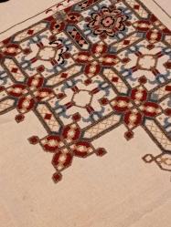 ANTİKA TEKSTİL KETEN ÜZERİ ELİŞİ ÖRTÜ 75*75 EBADINDA HAFİF SARARMALAR MEVCUT