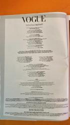 VOGUE DERGİSİ - EYLÜL 2017 - ALARA KOÇİBEY – ARZU SABANCI – BAŞAK DİZER – BURCU ESMERSOY – ESRA OFLAZ – NEBAHAT ÇEHRE – SEDA DOMANİÇ – CANAN – TOM ODELL – ŞİRİN EDİGER – VERDA ALATON – AYŞEGÜL DEMİRHAN – JULIA HAFSTROM – MCKENNA HELLAM – CHARLEE FRASER – BELLA HADID – CARA DELEVINGNE – ADWOA ABOAH – NATALIA VODIANOVA – ANTOINE ARNAULT – JULIA SHERMAN – JOAN JULIET BUCK – BURCU KARA – ZENEPA TURAN – JARED LETO – BENNY HORNE – KONCA AYKAN – NICK CAVE - İKİNCİ ŞANS: ÜNLÜLERİN GARDIROPLARI YENİDEN TASARIMCILARLA BULUŞUYOR – MODADA BÜYÜK SEZON AÇILIŞI – SANATTA KORKULARDAN ÖZGÜR DÜNYA: CANAN SERGİSİ – TOM ODELL İLE ROMANTİK SERSERİLİK – YENİ YERLİ-YABANCI DİZİ TAVSİYELERİ – BABANNE STİLİNDEN EKLEKTİK TASARIMLAR – CELINE DION’UN MODA DÖNÜŞÜ – PODYUMLARDA CİDDİYET MEVSİMİ – SOKAK MODASINDA CÜRET FORMÜLLERİ – “SÜPERMODELLER” EŞLİĞİNDE PRADA ÇEKİMİ – DİOR DOSYASI: “J'ADIOR”UN DÜNÜ VE BUGÜNÜ – SOSYAL MEDYADA AŞK VE GÖZLEMCİLİK – TÜRKİYE’DE HALI, ANTİKA VE MİMARİYİ GELECEĞE TAŞIYAN     -386 SAYFA