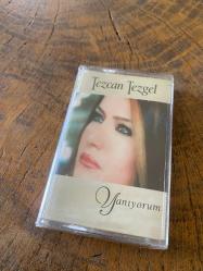 TEZCAN TEZGEL - YANIYORUM - KASET (JELATNİNDE)