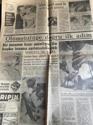 HÜRRİYET GAZETESİ HÜRRİYET PAZAR EXTRA 2 GAZETESİ DOĞUM GÜNÜ GAZETESİ - 17 ARALIK 1967 - Bizimkiler - Fatoş - Güngörmüşler - Nihayet Gösper - Elvis Presley - Eddie Fisher - Dr. White - Prof. Giancarlo Arnauzzi - Prof. Corrado Capriotti - Prof. Piscolaq Augustus Emmentini - Ölümcülüğe doğru ilk adım - Bir insanın başı ameliyat ile başka insana aşılanabilecek - Sigara kadınları çirkinleştiriyor - %86 başarı - Hollywood’un kralını tanıdım - Şöhret hepsini şımarık bir varlık haline getirmiş - Gripin - Muayene hanlardaki çocuklarda - İlk günlerde sıkıntı çektim ama sonradan rahatladık - Kösem Sultan - Yarın çıkacak SENBEN - Bugün de gülelim