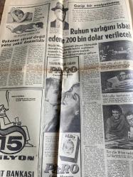 HÜRRİYET GAZETESİ HÜRRİYET PAZAR EXTRA 2 GAZETESİ DOĞUM GÜNÜ GAZETESİ - 1 EKİM 1967 - Bizimkiler - Fatoş - Güngörmüşler - Kemal Bisalman - Jeanne Moreau - James Kidd - Fransız Psikolog Regnier - Fransız Doktor Martier - Mandy - Monique Von Cleve - El Cordebes - Jayne Mansfield - Mickey - Dr. Paul Asinger - Dr. F. Romer - Modern Kadın’a Açık Mektup - Mandy İsrail’de tam bir ev hanımı oldu - Aşk bir mucize yarattı - Ne zaman nasıl güneş banyosu yapmalıyız - İki koca bir sevgili birbirine girdi - El Cordebes aşık - Korkular psikolojik kısırlık yaratıyor - Niçin ihanet ediyorlar - Ruhun varlığını ispat edene 200 bin dolar verilecek - Uyku süresi değil yatış şekli önemli - Yatılı okuldaki çocuğunuz