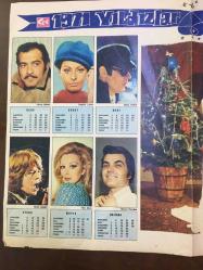 SES 1971 YILDIZLAR TAKVİMİ POSTERİ - SES DERGİSİ HEDİYESİ - 62 x 47 cm EBADINDA - DÖNEMİNE AİT, ORİJİNAL, FİKRET HAKAN, SOPHIA LOREN, ALAIN DELON, MICK JAGGER, MURAT SOYDAN, YILMAZ GÜNEY, NEBAHAT ÇEHRE, İZZET GÜNAY, NATHALIE DELON, DAVID MC CALLUM, FATMA KARANFİL, YILDIZLARA GÖRE YILLIK FALINIZ