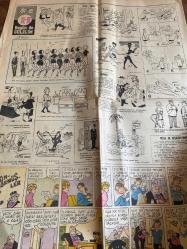 HÜRRİYET GAZETESİ HÜRRİYET PAZAR EXTRA 2 GAZETESİ DOĞUM GÜNÜ GAZETESİ  - 20 AĞUSTOS 1967 - Bizimkiler - Fatoş - Güngörmüşler - Kemal Bisalman - Hers Albey Peter Townsend - Tony - Dr. Beranger - Beate Uhse - Prenses Margaret - Vivien Leigh - Tony Armstrong-Jones - Seks Santralı - Bir büyük aşktı - Vivien’i büyük aşkı öldürdü - Aşk bir fikri sabit olursa insanı öldürür - Tony de dayatmıştı ya araba ya ben - Bu tılsımlı yakut yüzüğü parmağında taşıyana kimse fenalık yapamaz - Cinsel sağlık müessesesi nasıl çalışıyor - Cinsel müessesesinin müşterileri arasında memur asker üniversiteli devlet adamları bile var - Seks Santralı