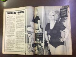 SİZ DERGİSİ-MECMUASI - 12 HAZİRAN 1967  - SAYI: 42 - (TOPLAM 48 SAYFA, EKSİKSİZ) - KAPAK: ESEN PÜSKÜLLÜ - ZEKİ MÜREN'İN ÇOK ÖZEL FOTOĞRAFLARI ve ZEKİ MÜREN RÖPORTAJI - İZZET GÜNAY - ÇOLPAN İLHAN - ZEKİ MÜREN'İN ALBÜMÜNDEN - TÜLAY GERMAN YURT HASRETİ ÇEKİYOR - ERCAN OKAN - AYAŞLI İLE KİRACILARI - MEMDUH ŞEVKET ESENDAL - TALİH KUŞU, BILLY WILDER - SUAVİ SUALP, ROMANTİK MÜBECCEL - ŞEHVETLİ KADINLAR - GELİNLİK KIZ, HİKAYE - SEKS ve SES, KORAY GÜNEY, SAYIL EMAN, SEVİM TUNA RÖPORTAJI ve FOTOĞRAFLARI - DR. MÜKERREM ASLI - BENİM OLACAKSIN, FOTO ROMAN - RÜYA ve GERÇEK, HİKAYE - BURÇLAR ve FALLAR - ÖZLEM ŞARKISI, CAHİT UÇUK - YEŞİLÇAM SOKAĞI - NURBANU DİLENCİLER KRALİÇESİ, HALİME ARIN - SELAMİ AKPINAR - TÜRK HAFİF BATI MÜZİĞİ, BERKANT, MAVİ ÇOCUKLAR, ZALİHA, AYTEN ALPMAN, DAMLALAR, BOĞAZİÇİ ORKESTRASI, ERTAN ANAPA, FÜSUN ÖNAL, RANA ve SELÇUK ALAGÖZ, VASFİ UÇAROĞLU ve ARKADAŞLARI, ÖZDEMİR ERDOĞAN, ERKUT TAÇKIN ve OKAN DİNÇER, İSMET SIRAL ORKESTRASI - MAVİ IŞIKLAR, ÖMÜR GÖKSEL, ALPAY