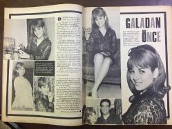 SİZ DERGİSİ-MECMUASI - 22 MAYIS 1967  - SAYI: 68 - (TOPLAM 48 SAYFA, EKSİKSİZ) - KAPAK: FİGEN SAY - ESEN PÜSKÜLLÜ RÖPORTAJI ve FOTOĞRAFLARI - DANIELLE BIANCHI CONNERY - ALTAN GÜBAY - HEİNRİCH BÖLL'Ü OKURKEN - MELEZ DİLBERİ JACKIE FOTOĞRAFLARI ve RÖPORTAJI - ARAPLAR GÖKSEL ARSOY'UN PEŞİNİ BIRAKMIYOR - EN GÜZEL DANS EDEN ŞARKICILAR, SEZEN CUMHUR, DALİDA, ELVİS PRESLEY - PEPPINO DI CAPRI - FRAN SİNATRA - ERCAN OKAN - MEHMED SEYDA, ASLAN ASKER SVAYK - FIRTINA AJAN - ALBERTO RENALDİ - SUAVİ SÜALP, 02 ŞÜKRAN - ŞEHVETLİ KADINLAR - KAÇAMAK, GÜNGÖR GÖKTAN - SİZİN FALINIZ, BURÇLAR - BENİM OLACAKSIN, FOTO ROMAN - MACİDE GARAN - ÖZLEM ŞARKISI, CAHİT UÇUK - DR. MÜKERREM ASLI - YEŞİLÇAM SOKAĞI - NURBANU DİLENCİLER KRALİÇESİ, HALİME ARIN - SELAMİ AKPINAR - İNCE CUMALİ, YILMAZ GÜNEY, EROL TAŞ, TİJEN PAR, İRFAN ATASOY - ARKA KAPAK: JANET JOHNSON