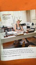 IN STYLE HOME DERGİSİ - EYLÜL 2010 - SİNEM GÜVEN - OZLEM AVCIOĞLU - SEBNEM BUHARA - ASLIHAN AYDOĞDU - UĞUR CEBECİ - TEOMAN HÜNAL - SENA KURUL - GÜRKAN KURUL - LALE HÜNAL - ERDEM KESKİN - MURAT ÖZBAY - CÜNEYT ARA - ENDER YOLCU - CEREN SEMERCI - CANAN BUDAK - ZEYNEP ESENİL - CECILIE MANZ - EBRU ŞALLI - BEREN SAAT - BAŞAK SAYAN - BERNA LAÇİN - KAI NIELSEN - BURHAN DOĞANÇAY - KRALİÇE’NİN DÜŞ DÜNYASINDA - RAFİNE İSKANDİNAV STİLİ - SICAK İNGİLİZ DOKUNUŞU - DOĞAL YAŞAM - LOFT’TAKİ KOKPİT - STİL MERKEZİNDEN İLHAM - SONBAHAR ALIŞVERİŞİ - GELENEKSEL VE MODERN BAYRAM SOFRALARI - NEON IŞIKLARI - BAŞUCU DOSTU KOMODİNLER - ALTIN ÖĞÜN KAHVALTILIKLARI - YALIN AHŞAP AKSESUARLAR - ROMANTİK MEKANLAR - ERGONOMİK TASARIMLAR - ULAŞILABİLİR SANAT - RAHAT UYKU İÇİN YATAK KOLEKSİYONU - EL BOYAMASI ŞAMDANLAR - YALIN FORMDA ASKILIK TASARIMLARI - SOFRA AKSESUAR TRENDLERİ - SEVİMLİ KUTULARLA ŞEKERLEME TASARIMLARI - ÜNLÜLERİN EV STİLLERİ - ÇALIŞMA ALANINDA STİL DOKUNUŞLARI - SERAMİKLERİN TARİHİ VE DEKORA -194 SAYFA