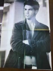 KEREMCEM'İN BÜYÜK BOY POSTERİ - ARKALI ÖNLÜ - Heygirl Eki - 78 x 56 cm EBADINDA