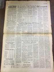 CUMHURİYET GAZETESİ, 7 OCAK1983 (2 SAYFA, TEK YAPRAK) - (AÇIKLAMAYI OKUYUNUZ) - TÜRKAN ŞORAY, CİHAN ÜNAL, HÜMEYRA, ''MİNE'' FİLMİ, ATIF YILMAZ - İMPARATOR FİLMİ, MARK HAMILL - KİM KİME DUM DUMA, BEHİÇ AK - DURGUNLUKTAN ÇIKIŞ UMUTLARI ABD'YE BAĞLANDI, BATI EKONOMİLERİNDE, 1982'DEN DAHA İYİ BİR 1983 BEKLENİYOR - OSMANLI BANKASI'NIN TÜRK ORTAKLARA DEVRİNDE ANLAŞMAZLIK ÇIKTIĞI ÖNE SÜRÜLDÜ
