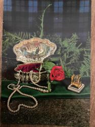 İnci kolye, parfüm ve Kırmızı gül Sevgi Temalı Rumca Yazılı Yunanistan Kartpostal 15 x10 ebatında