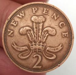 1975 İNGİLTERE BİRLEŞİK KRALLIK KRALİÇE II. ELİZABETH 2 (NEW) PENCE (İNGİLİZ STERLİNİ) ORİJİNAL MADENİ PARASI K1XXX2 ÇOK ÇOK NADİR