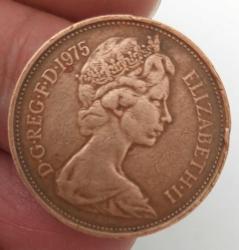 1975 İNGİLTERE BİRLEŞİK KRALLIK KRALİÇE II. ELİZABETH 2 (NEW) PENCE (İNGİLİZ STERLİNİ) ORİJİNAL MADENİ PARASI K1XXX2 ÇOK ÇOK NADİR