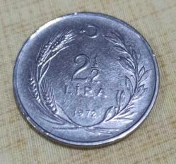 2,5 lira , 2.5 lira , 2 1/2 lira , 2½ lira , 2 buçuk lira ,  İki buçuk lira 1972
