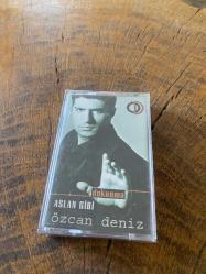 ÖZCAN DENİZ - ASLAN GİBİ / DOKUNMA - KASET (JELATİNİNDE)