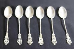 Gümüş çay kaşığı işlemeli. 800 ayar. Damgalı. 6 ad. Boy:11cm