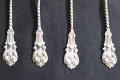 Gümüş çay kaşığı işlemeli. 800 ayar. Damgalı. 6 ad. Boy:11cm