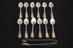 Gümüş 12 ad. çay kaşığı + şeker tutacağı. 800 ayar. Damgalı. Kaşık  Boy:10,5 cm. Şeker tutacağı boy: 12cm.