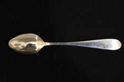 Gümüş 12 ad. 900 ayar çay tabağı.12 ad. 800 ayar çay kaşığı ve şeker tutacağı . Damgalı. Tabak Çapı 10,5 cm. kaşık boyu:10,5cm. Şeker tutacağı 12 cm.
